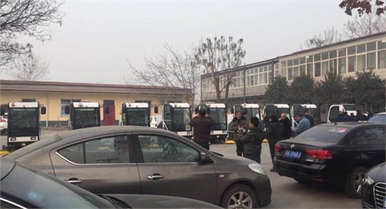 南京潔美電動(dòng)掃地車(chē)接收現場(chǎng)