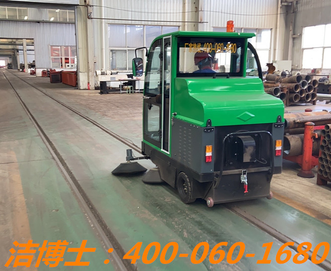 潔博士駕駛掃地車(chē)客戶(hù)案例——山西新龍重工高分子科技有限公司