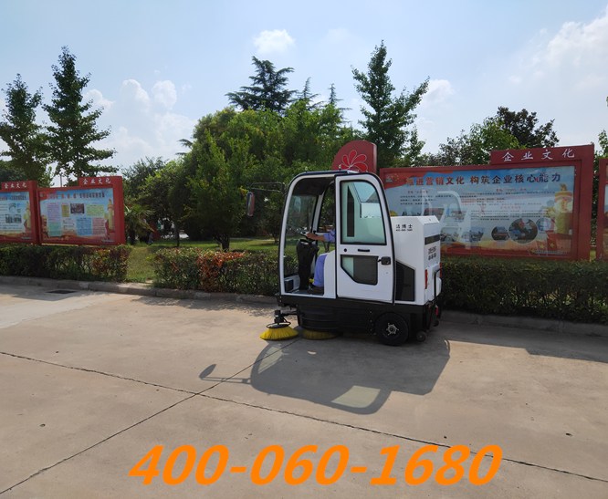 潔博士駕駛掃地車(chē)客戶(hù)案例-水富正向交通服務(wù)有限責任公司